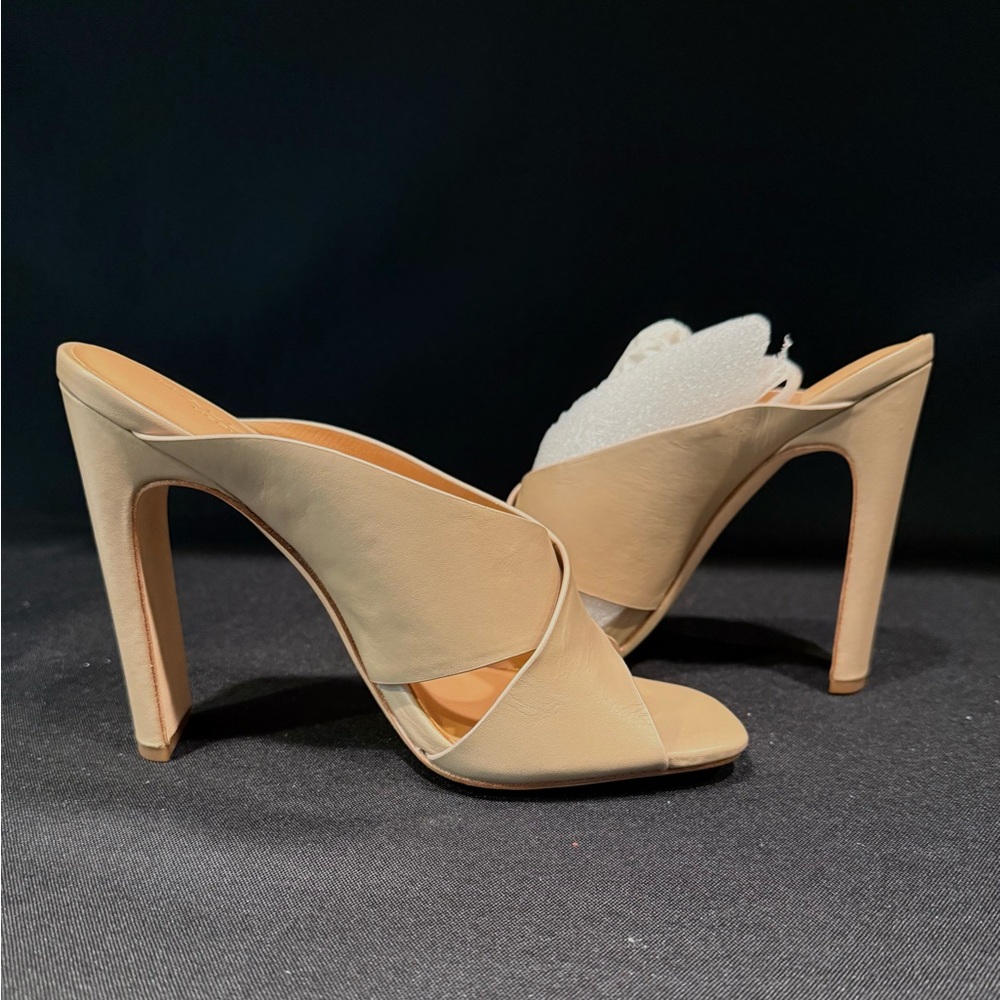 Halston Heritage Tan Heels Elegant Mule Design - Picture 13 of 14